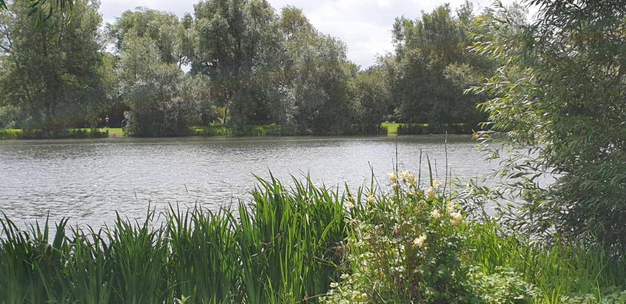 Lakeside Cotswold Holiday Home Cirencester Dış mekan fotoğraf
