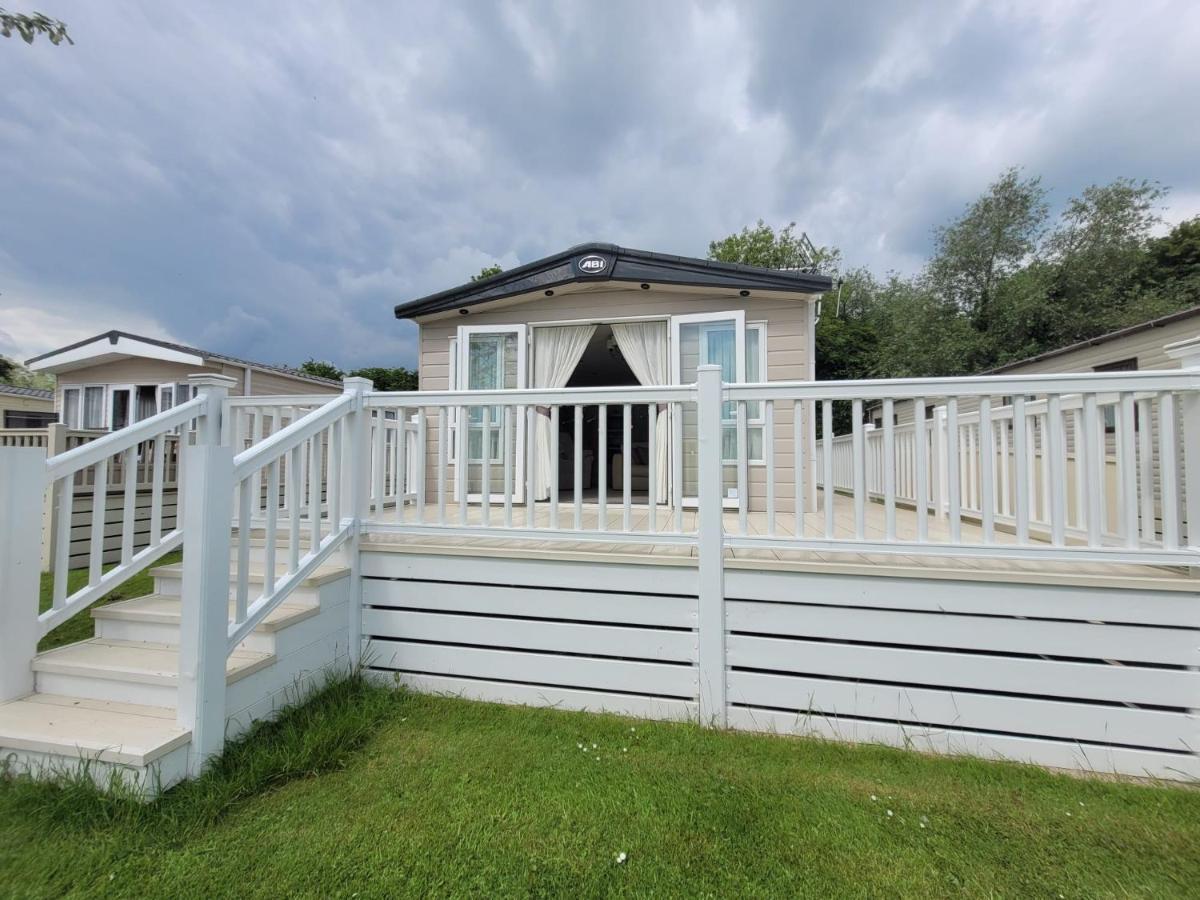 Lakeside Cotswold Holiday Home Cirencester Dış mekan fotoğraf