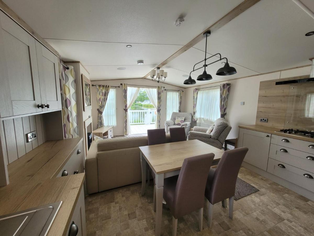 Lakeside Cotswold Holiday Home Cirencester Dış mekan fotoğraf