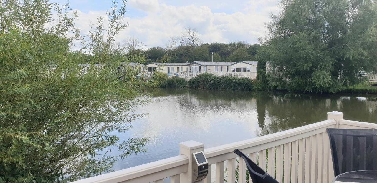 Lakeside Cotswold Holiday Home Cirencester Dış mekan fotoğraf