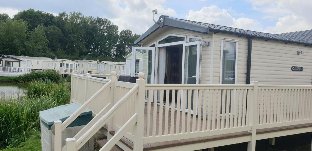 Lakeside Cotswold Holiday Home Cirencester Dış mekan fotoğraf