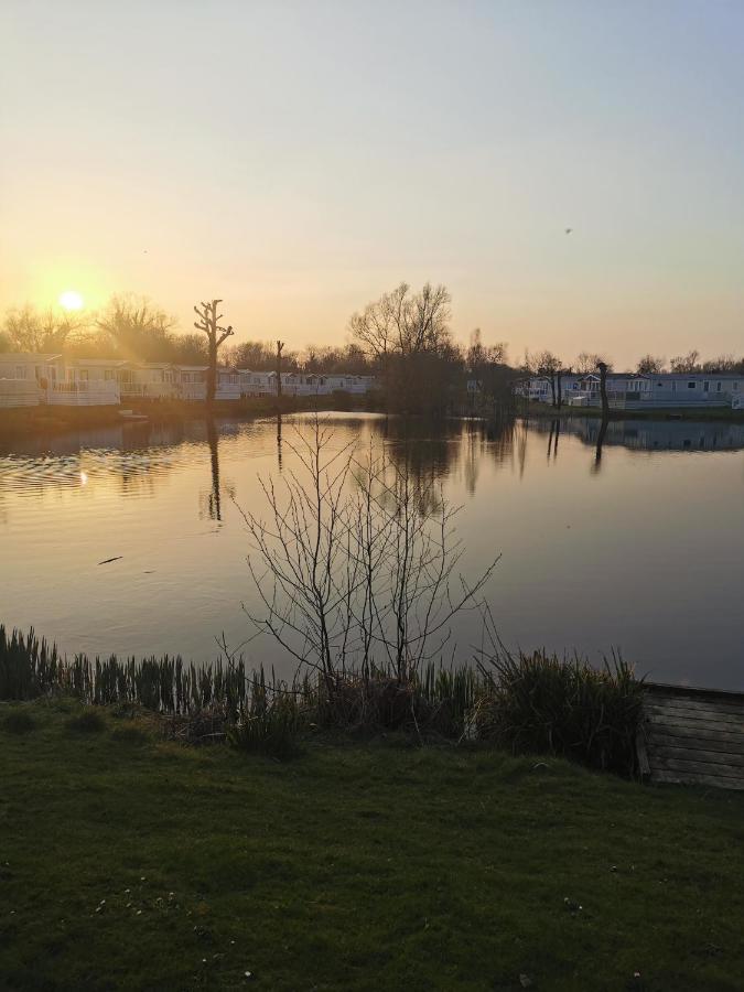 Lakeside Cotswold Holiday Home Cirencester Dış mekan fotoğraf