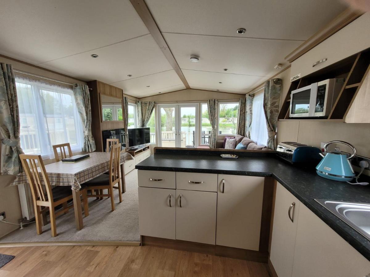 Lakeside Cotswold Holiday Home Cirencester Dış mekan fotoğraf