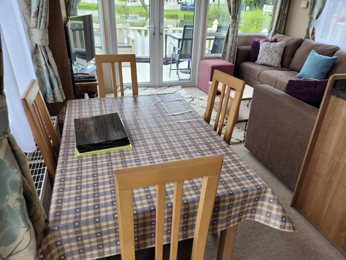 Lakeside Cotswold Holiday Home Cirencester Dış mekan fotoğraf
