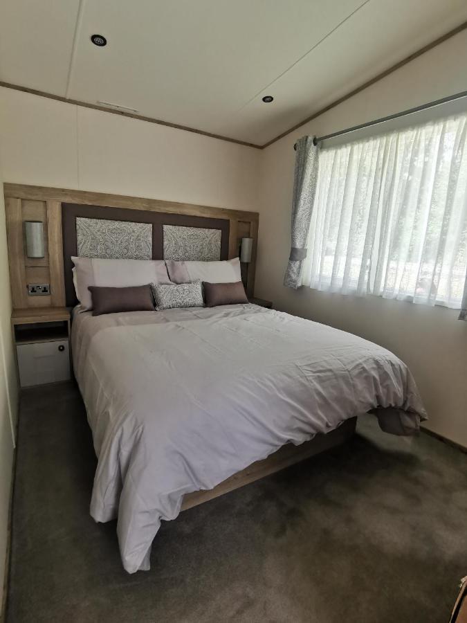 Lakeside Cotswold Holiday Home Cirencester Dış mekan fotoğraf