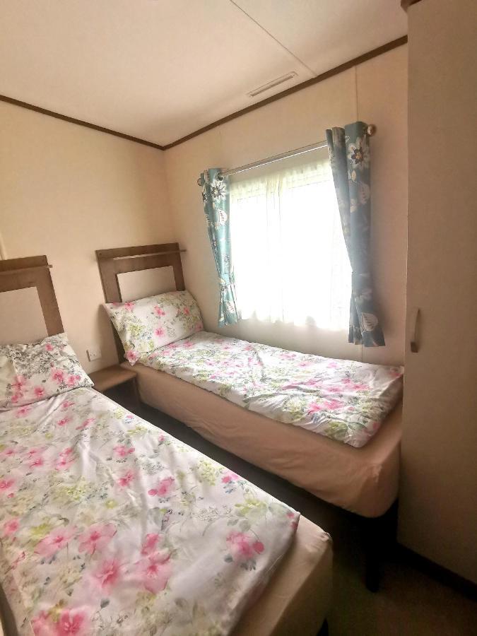 Lakeside Cotswold Holiday Home Cirencester Dış mekan fotoğraf