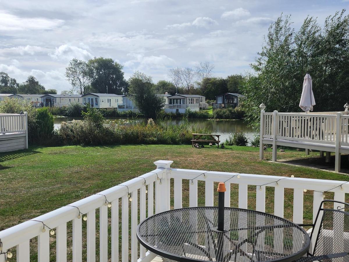 Lakeside Cotswold Holiday Home Cirencester Dış mekan fotoğraf