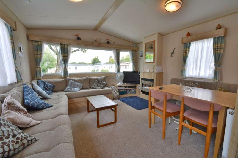 Lakeside Cotswold Holiday Home Cirencester Dış mekan fotoğraf