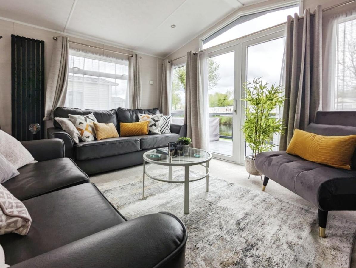 Lakeside Cotswold Holiday Home Cirencester Dış mekan fotoğraf