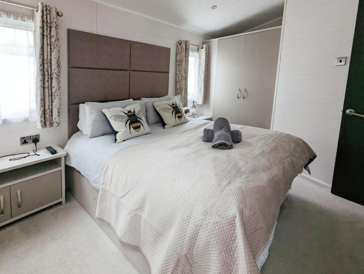 Lakeside Cotswold Holiday Home Cirencester Dış mekan fotoğraf
