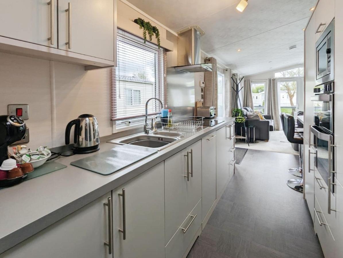 Lakeside Cotswold Holiday Home Cirencester Dış mekan fotoğraf