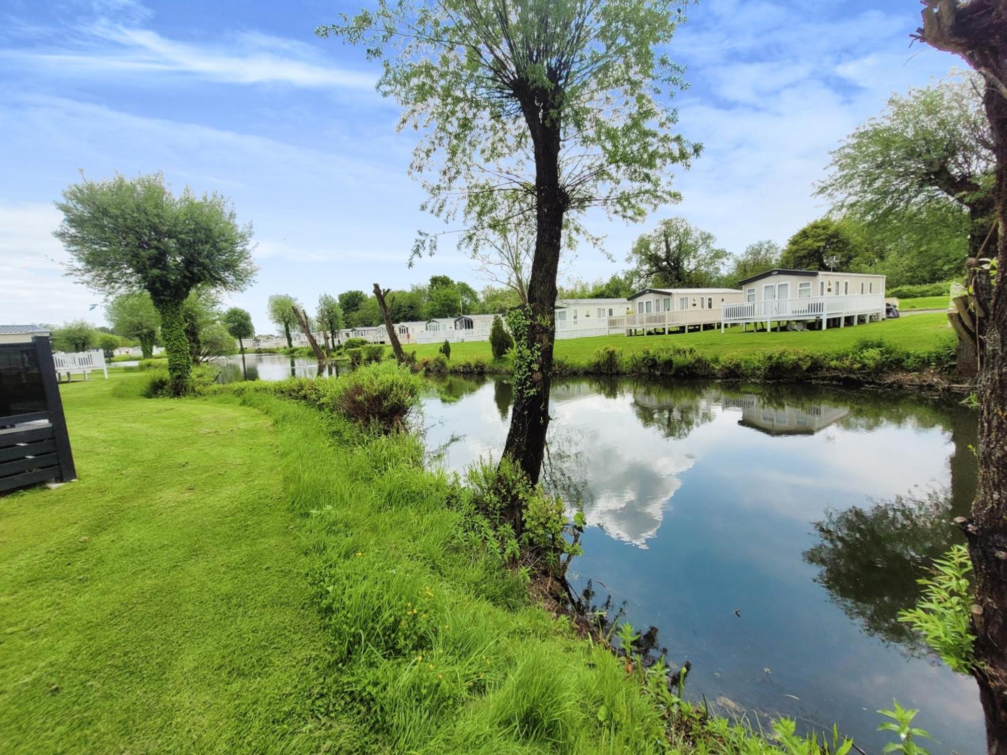 Lakeside Cotswold Holiday Home Cirencester Dış mekan fotoğraf