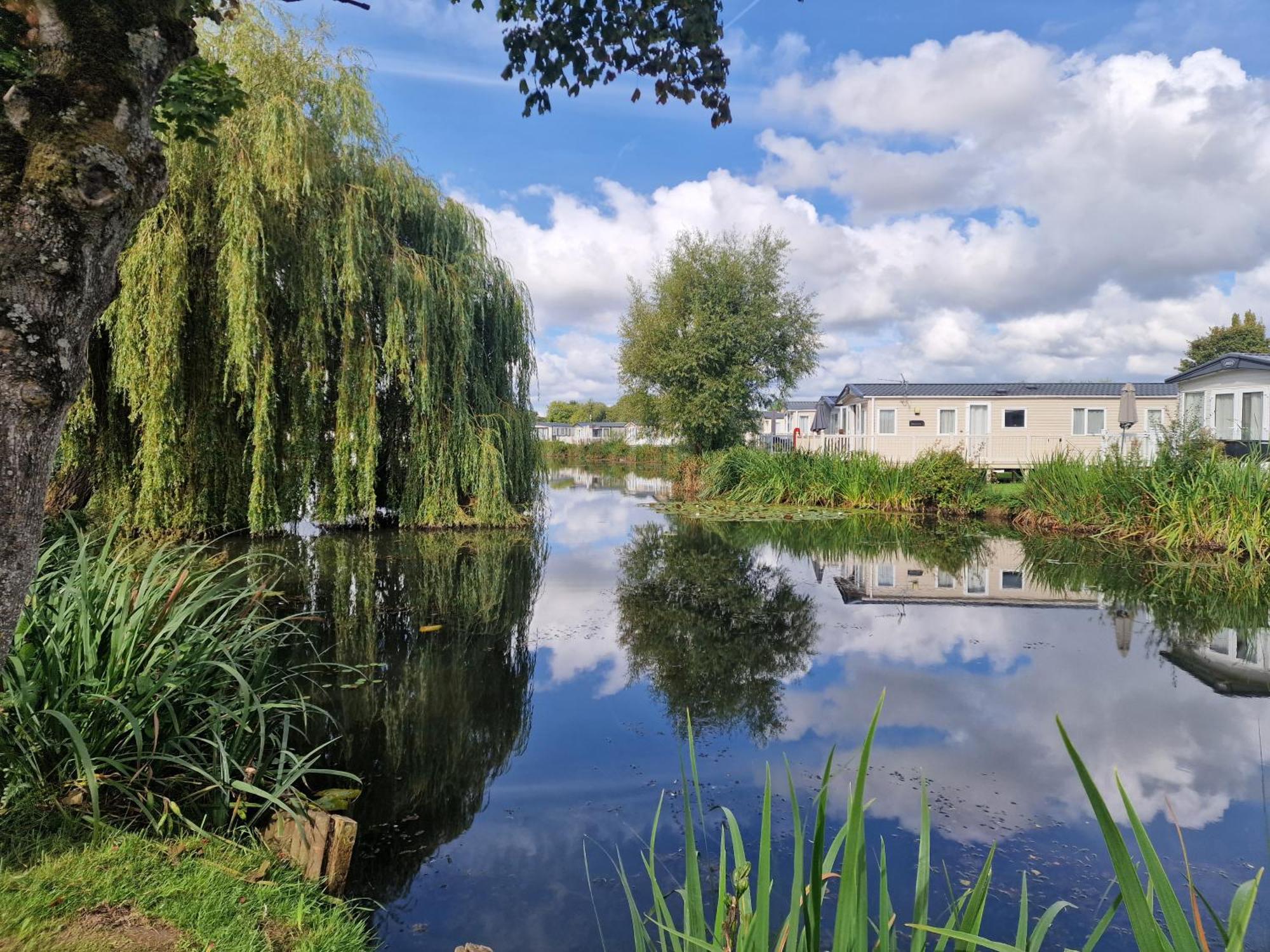 Lakeside Cotswold Holiday Home Cirencester Dış mekan fotoğraf