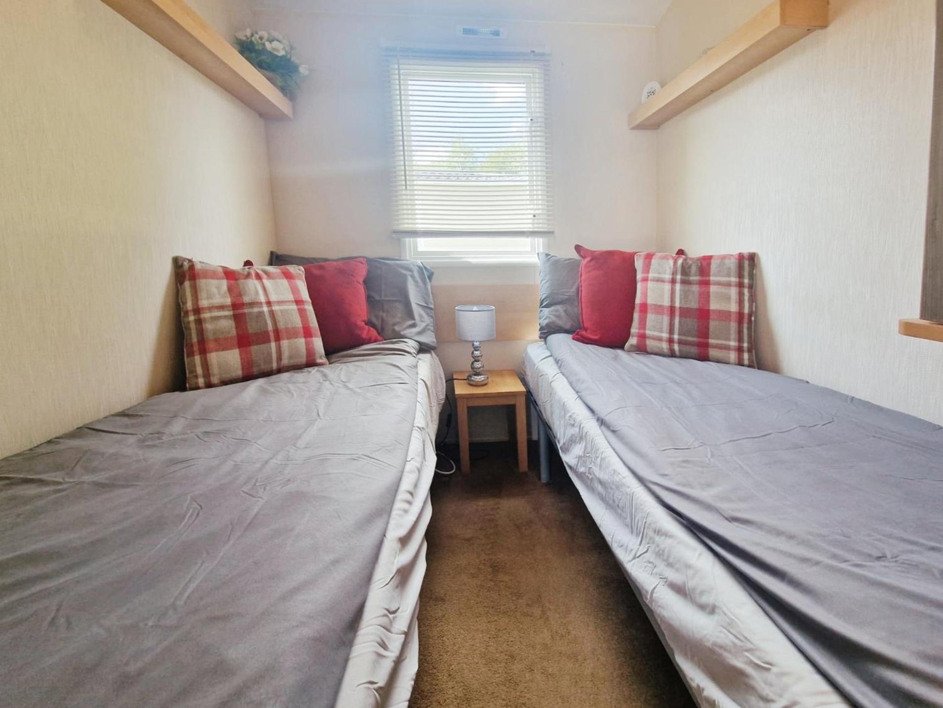 Lakeside Cotswold Holiday Home Cirencester Dış mekan fotoğraf