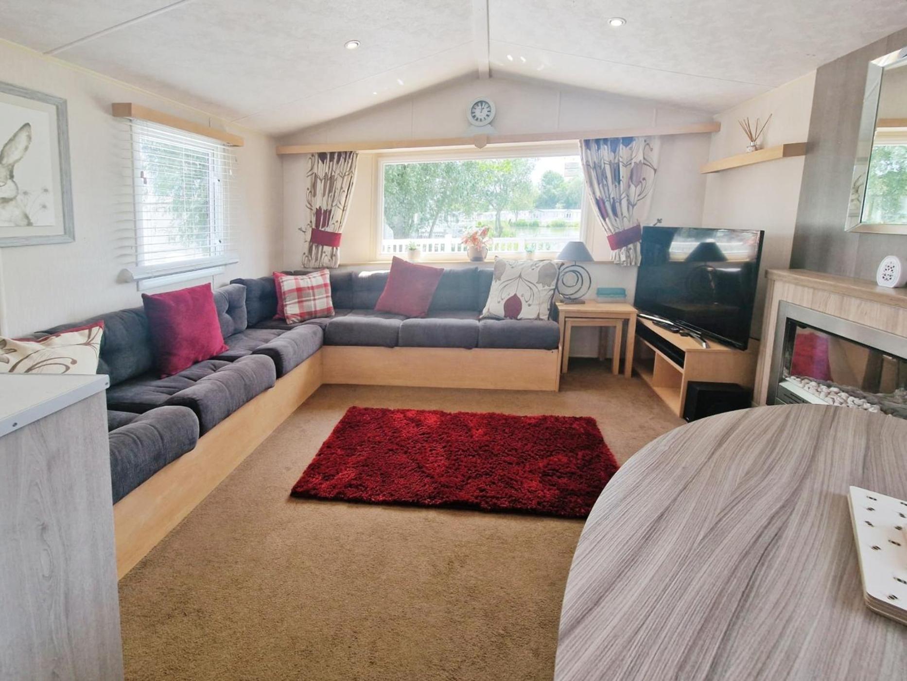 Lakeside Cotswold Holiday Home Cirencester Dış mekan fotoğraf